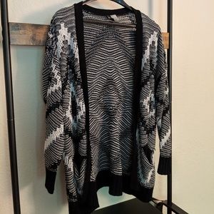 ♠️4/$20♠️H&M Tribal Cardigan